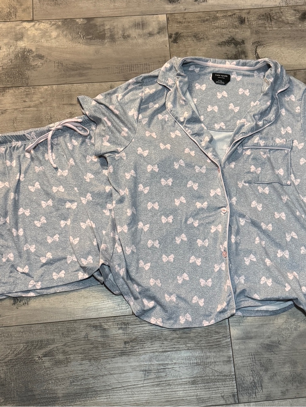 Kate Spade Pajama Short and Tshirt Set in Light Grey with Pink Bow Print, Sz XL